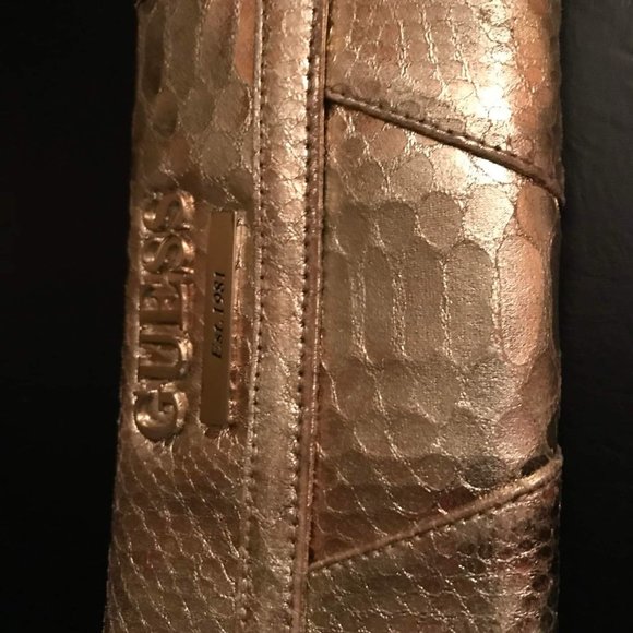 GUESS WALLET/ EXCELLENT CONDITION - Picture 1 of 3